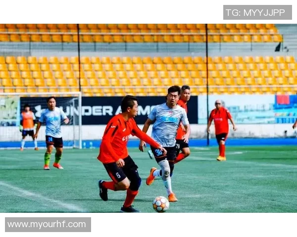 聚焦进球：从足球赛场到荣耀时刻，剖析进攻策略与致胜技巧